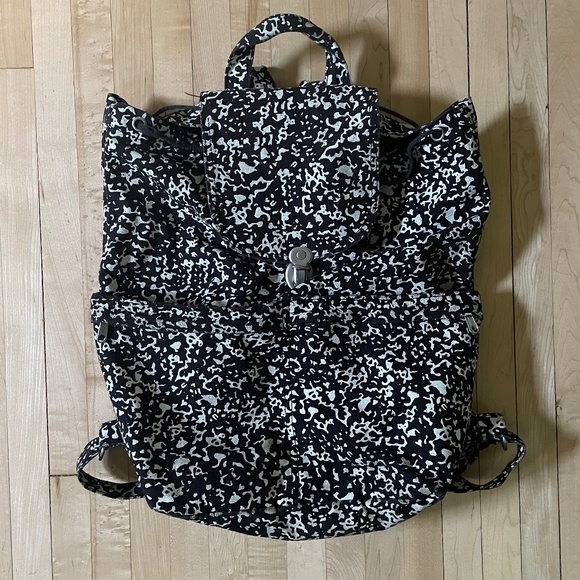 Baggu drawstring backpack in Static print - Picture 5 of 14